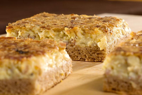 Produktfoto zu Zwiebelkuchen m. Schinkenspeck