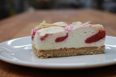 Produktfoto zu Erdbeermousse-Schnitte