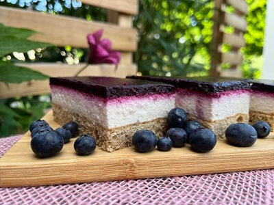 Produktfoto zu Blaubeer-Joghurtschnitte